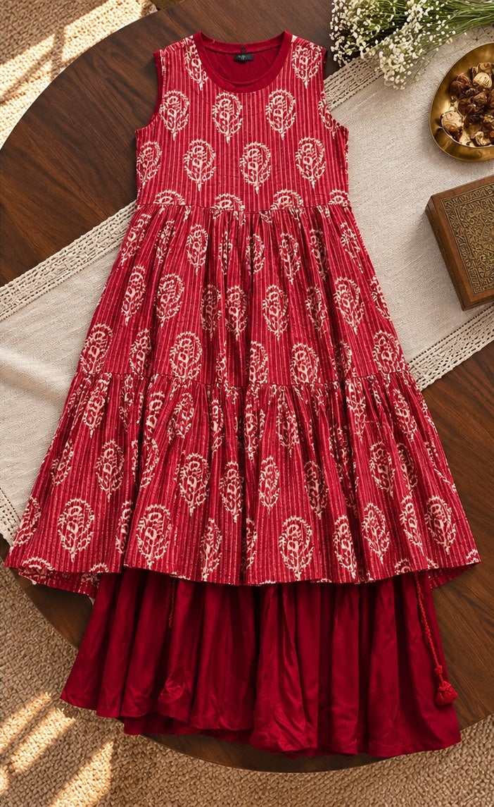 Women's Maroon Red Bandhani Printed Sleeveless Tiered Anarkali Dress