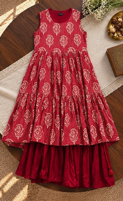 Women's Maroon Red Bandhani Printed Sleeveless Tiered Anarkali Dress